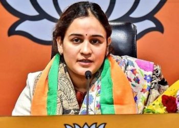 अपर्णा यादव की मां सहित 5 पर FIR, जमीन घोटाले में लखनऊ पुलिस का एक्शन