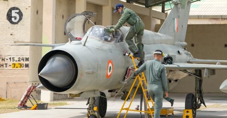 दुश्मन के छक्के छुड़ाने वाले MIG-21 फाइटर जेट की आज विदाई, एयर फोर्स के लिए एक भावुक क्षण
