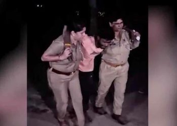 गाजियाबाद: ‘पुलिस पर चलाएगा गोली…’ सॉरी मैम बचने के लिए चलाई थी, अब कुछ नहीं करूंगा, बदमाश का रोने वाला वीडियो वायरल
