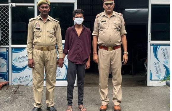 पिता की हत्या कर रातभर लाश के साथ लेटा रहा, नोएडा में संपत्ति के लिए शैतान बना इकलौता बेटा