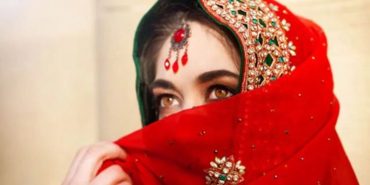 4 महीने पहले हुई थी शादी, दुल्हन को फिर हो गया इश्क…पति को छोड़कर बॉयफ्रेंड के साथ फरार