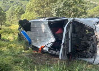 चंपावत में भीषण सड़क हादसा, सवारी वाहन खाई में गिरा, 11 लोग घायल