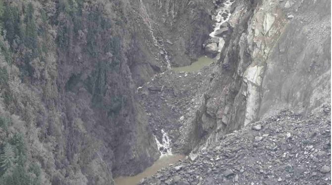 उत्तरकाशी में नई मुसीबत! हर्षिल के ऊपर तेलगाड़ में लैंडस्लाइड के बाद बनीं दो झील, ड्रोन से ली गई फोटो