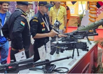 यूपी ट्रेड शो में पुलिस ने दिखाया हाई-टेक हथियारों और उपकरणों का जलवा, अव्यवस्था के लिए हेल्पलाइन नंबर जारी