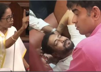 प.बंगाल विधानसभा में हंगामा : हाथापाई की नौबत, विधायक को घसीटा गया, पांच सदस्य निलंबित