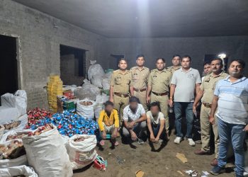 बोड़ाकी गांव के चल रही अवैध पटाखा फैक्ट्री का पुलिस ने किया भंडाफोड़, 1500 किलो विस्फोटक सामग्री बरामद