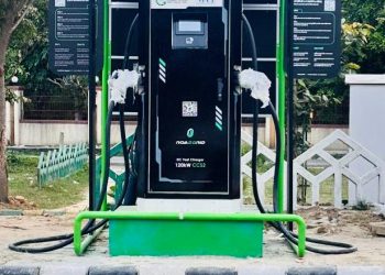 ग्रेटर नोएडा में ई-वाहनों को मिली राहत: तीन ई-चार्जिंग स्टेशन शुरू, एक साथ 12 वाहन होंगे चार्ज