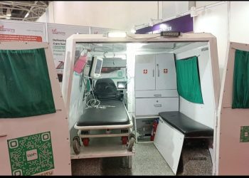 यूपी इंटरनेशनल ट्रेड शो में दिखी देश की सबसे छोटी एंबुलेंस, मेडिकल इमरजेंसी में गांवों के लिए बनेगी संजीवनी