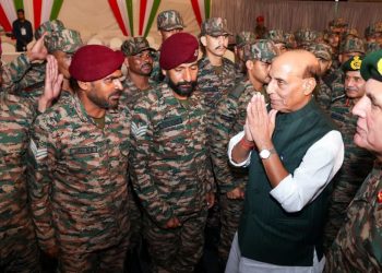 नई तकनीक को अपनाएं और हमेशा तैयार रहें, भुज में सैनिकों से बोले रक्षा मंत्री राजनाथ सिंह