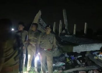 अयोध्या: सिलेंडर ब्लास्ट से ढह गया घर, 5 लोगों की मौत, कई मलबे में दबे; रेस्क्यू जारी