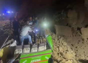 हिमाचल में हादसा: बस की छत पर गिरा भूस्खलन का मलबा, 18 की मौत