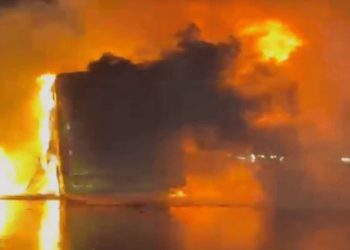 हैदराबाद-बेंगलुरु हाईवे पर भीषण हादसा, बाइक से टक्कर के बाद बस में लगी आग, 11 लोगों की मौत