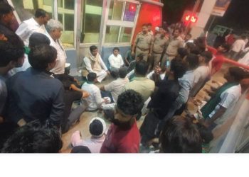 जेवर टोल प्लाजा पर टोल टैक्स को लेकर बवाल, टोल कर्मियों से कहासुनी के बाद हाथापाई