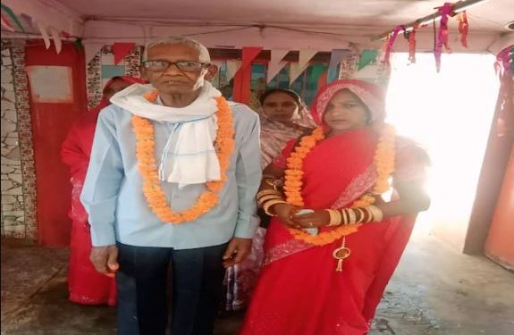 75 साल के बुजुर्ग ने 35 साल की महिला से की शादी, एक रात बाद हो गई मौत