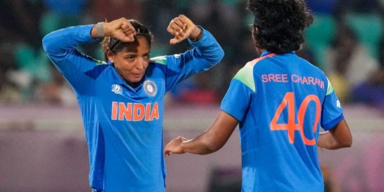 55/0 फ‍िर 102 पर 6 व‍िकेट … वर्ल्ड कप में साउथ अफ्रीका से हार पर भड़कीं कप्तान हरमनप्रीत कौर, इन पर फोड़ा हार का ठीकरा