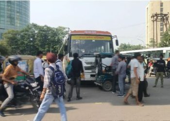 त्योहार पर महंगे टिकट का झटका, बस का किराया 5 गुना बढ़ा; नोएडा से कानपुर-लखनऊ के लिए ले रहे 5000 रुपये