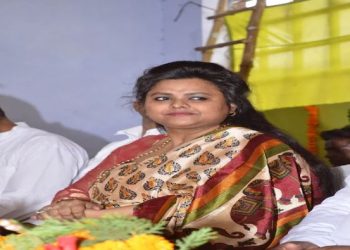 अलीगढ़ में बाइक शोरूम मालिक अभिषेक गुप्ता हत्याकांड की आरोपी महामंडलेश्वर पूजा शकुन पांडेय गिरफ्तार