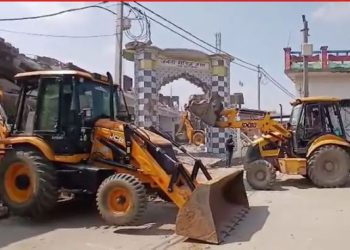 संभल में बुलडोजर का तगड़ा एक्शन; अवैध मैरिज हाल और मदरसे को किया ध्वस्त, तालाब की जमीन पर बनाया था