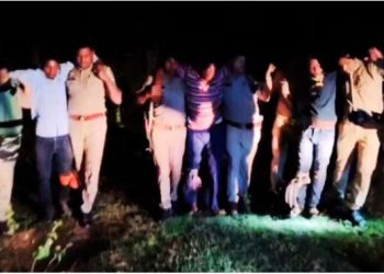 सोनभद्र में एनकाउंटर; जवाबी फायरिंग में पुलिस ने पैरों में मारी गोलियां, तीन बदमाश घायल