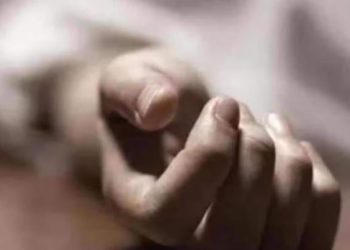 दिवाली पर झालर लगा रहे टीचर का बिगड़ा बैलेंस, चौथी मंजिल से स्कॉर्पियो कार पर जा गिरे… गले में घुसा कांच, हो गई मौत