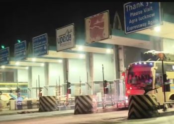 कंपनी ने दिवाली पर दिया कम बोनस, आगरा लखनऊ एक्सप्रेसवे पर कर्मचारियों ने खोल दिए टोल के गेट… गुजर गईं हजारों गाड़ियां