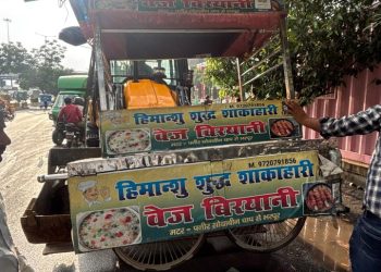 ग्रेनो प्राधिकरण ने सड़कों के किनारे से 12 अवैध ठेली-पटरी की जब्त