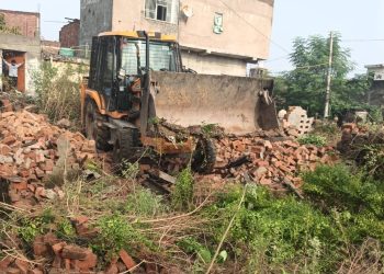 हैबतपुर के डूब क्षेत्र में चला ग्रेनो प्राधिकरण का बुल्डोजर, करीब 10,000 वर्ग मीटर जमीन को अतिक्रमण से मुक्त कराया