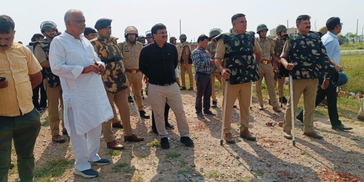 यमुना प्राधिकरण की बड़ी कार्रवाई: 1200 करोड़ की 300 एकड़ भूमि कब्जा मुक्त, अवैध कॉलोनियों पर चला बुल्डोज़र