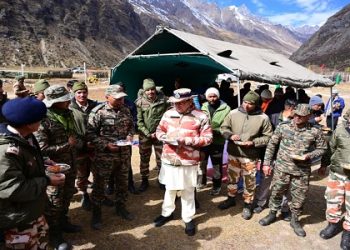 पिथौरागढ़ मिलम में ITBP जवानों से मिले सीएम धामी, इनडोर स्टेडियम बनाए जाने की घोषणा