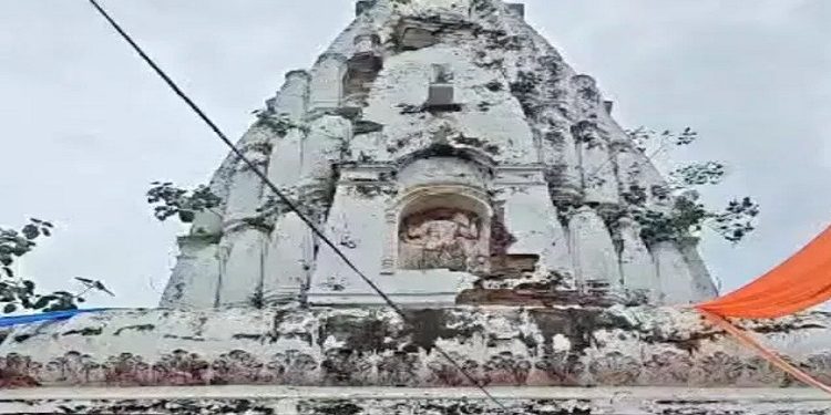 280 साल पुराने दुर्गा मंदिर पर गिरी आकाशीय बिजली, अष्टमी के दिन हुआ हादसा; श्रद्धालु बोले- माता ने टाल दी बड़ी आपदा