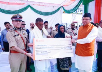 सीएम धामी ने पुलिस स्मृति दिवस कार्यक्रम में की शिरकत, पुलिसकर्मियों को दी ये सौगात