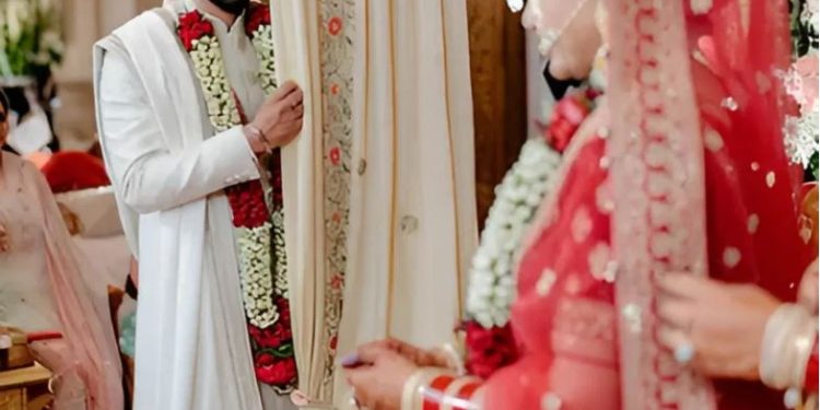 रात में दुल्हन बनी, सुबह हो गई विधवा… अमरोहा में निकाह के कुछ घंटे बाद दूल्हे की हार्ट अटैक से मौत, मचा कोहराम