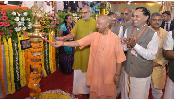 बनारस में उपराष्ट्रपति सीपी राधाकृष्णन ने हाईटेक धर्मशाला का किया उद्घाटन, बोले- काशी ने मुझे शाकाहारी बना दिया