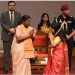 पतंजलि विवि के दीक्षांत समारोह में शामिल हुईं राष्ट्रपति, छात्र-छात्राओं को दिए मेडल