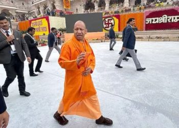 राम मंदिर में ध्वजारोहण से पहले अयोध्या पहुंचे CM योगी, तैयारियों का लिया जायजा