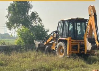 नोएडा में जमकर गरजा प्राधिकरण का बुलडोजर, अवैध निर्माण को ध्वस्त कर 40000 वर्गमीटर जमीन कराई मुक्त