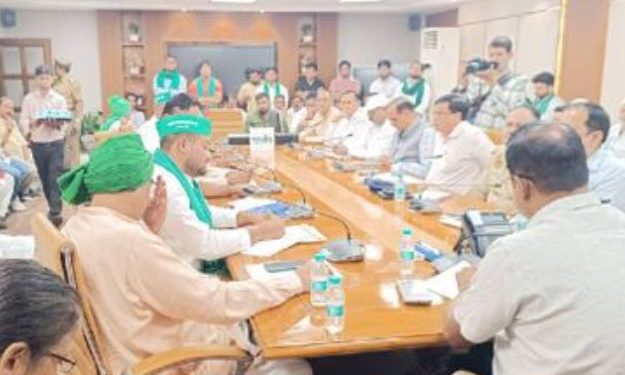 अधिकारियों के साथ तीन घंटे 10 मिनट तक चली वार्ता रही विफल, चौथे दिन भी किसानों का धरना रहेगा जारी