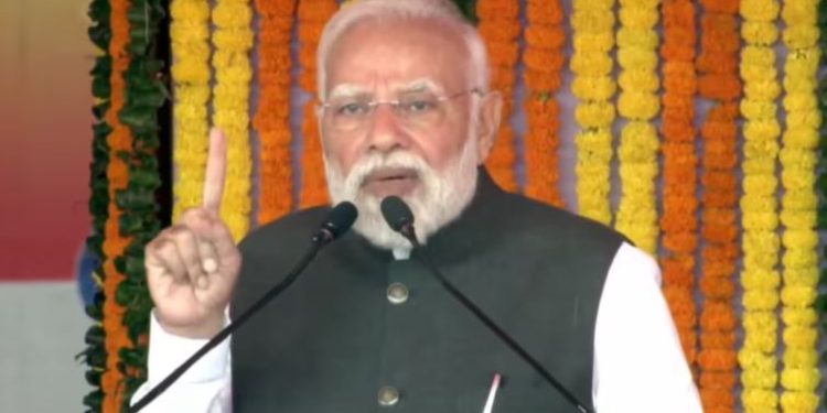 देश को चार ‘वंदे भारत’ की सौगात… PM मोदी ने काशी से दिखाई हरी झंडी, कहा- यह भारतीयों की ट्रेन है