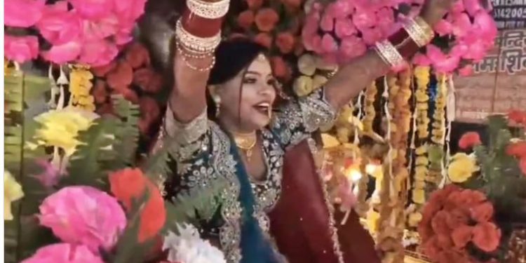 प्रयागराज में दुल्हन ने निकाली अपनी बारात, बग्घी पर सवार होकर पहुंची दूल्हे के घर, वीडियो वायरल