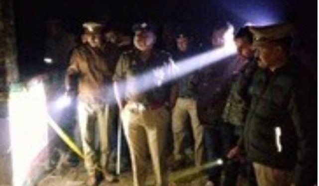 मुरादाबाद में दो इनामी बदमाश ‘टिड्डा’ और दीनू मुठभेड़ में ढेर, SSP सतपाल अंतिल के बुलेट प्रूफ जैकेट में लगी गोली