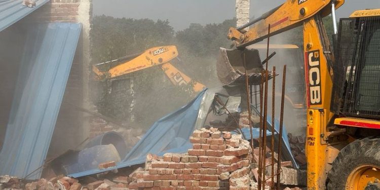 तुगलपुर डूब क्षेत्र में ग्रेटर नोएडा प्राधिकरण की बड़ी कार्रवाई, 40,000 वर्ग मीटर जमीन अतिक्रमण से मुक्त