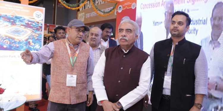 भारत मंडपम के अंतर्राष्ट्रीय व्यापार मेले में चमका यीडा का स्टाल, मंत्री राकेश सचान ने किया निरीक्षण