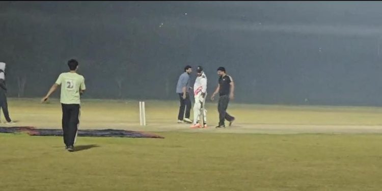 ग्रेटर नोएडा जर्नलिस्ट प्रेस क्लब व एआरएस रेजिडेंसी के बीच गैराठी क्रिकेट स्टेडियम में हुआ रोमांचक डे-नाइट मुकाबला