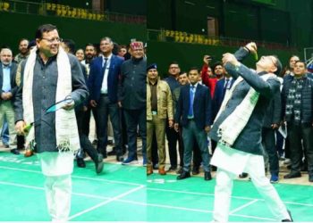 सीएम धामी ने बैडमिंटन में आजमाये हाथ, जमकर लगाये स्मैश, बढ़ाया खिलाड़ियों का हौंसला