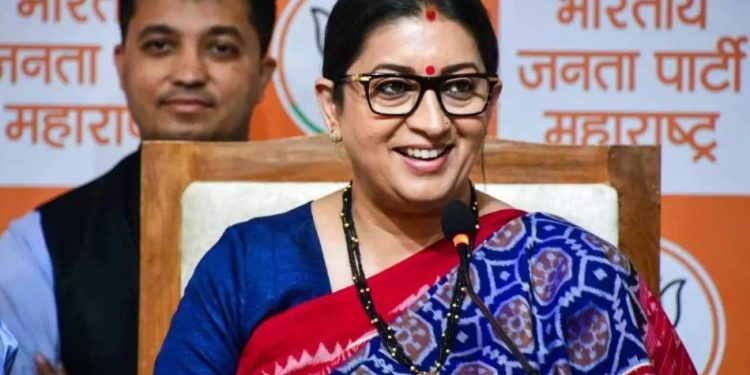 स्मृति ईरानी यूपी की राजनीति में फिर होंगी सक्रिय? पंकज चौधरी के नामांकन से क्या संकेत