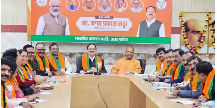 केवल एक महीने की मेहनत से 2027 आपका, योगी की मौजूदगी में नड्डा ने समझाया एसआईआर का महत्व