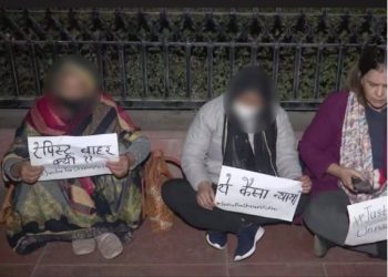 कुलदीप सेंगर की सजा निलंबन के मामले ने पकड़ा तूल, इंडिया गेट पर धरना देने पहुंची उन्नाव दुष्कर्म पीड़िता, पुलिस ने हटाया