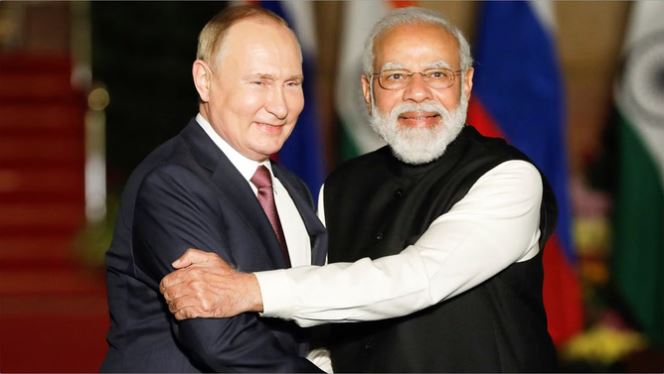 दोस्त पुतिन को PM मोदी से मिले कई उपहार, गीता के श्लोकों से लेकर चाय की मिठास; लिस्ट में और क्या?