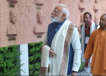 जब मंच से पीएम मोदी ने की सीएम योगी के कामकाज की तारीफ, जानें क्या कहा