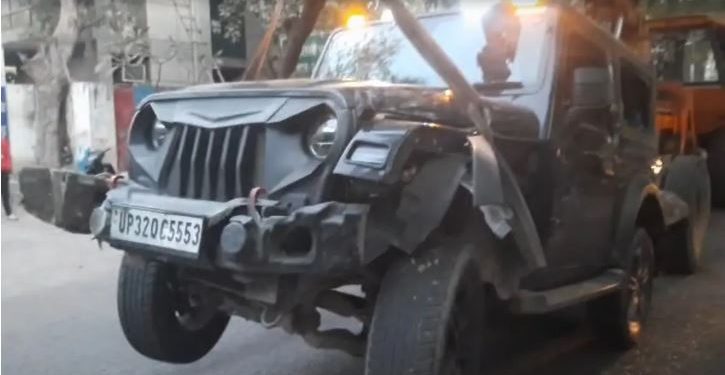 किराए पर थार लेकर गर्लफ्रेंड से जा रहा था मिलने, कई गाड़ियों से टकराई युवक की कार; तीन घायल